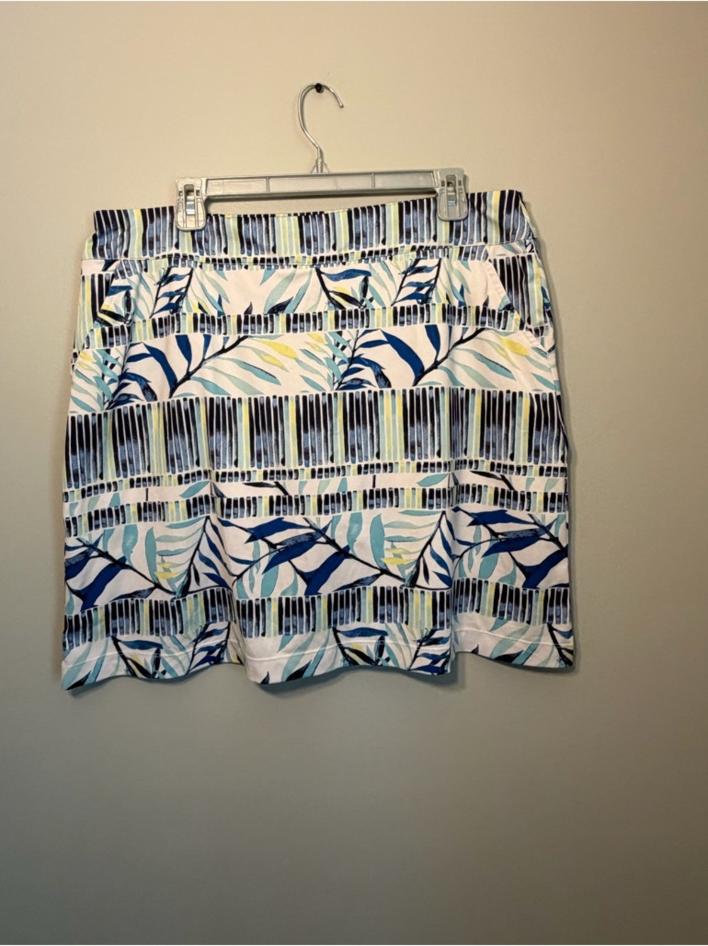 Coral Bay White, Blue and Yellow Leaf-Print Mini Skirt
